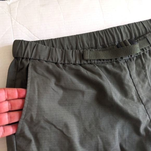 HERSCHEL MEN'S BELTED  KHAKI SHORTS SIZE LARGE - Picture 8 of 9